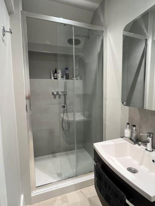 Gorgeous 2 Bedroom Flat In Charming Swiss Cottage Лондон Екстер'єр фото
